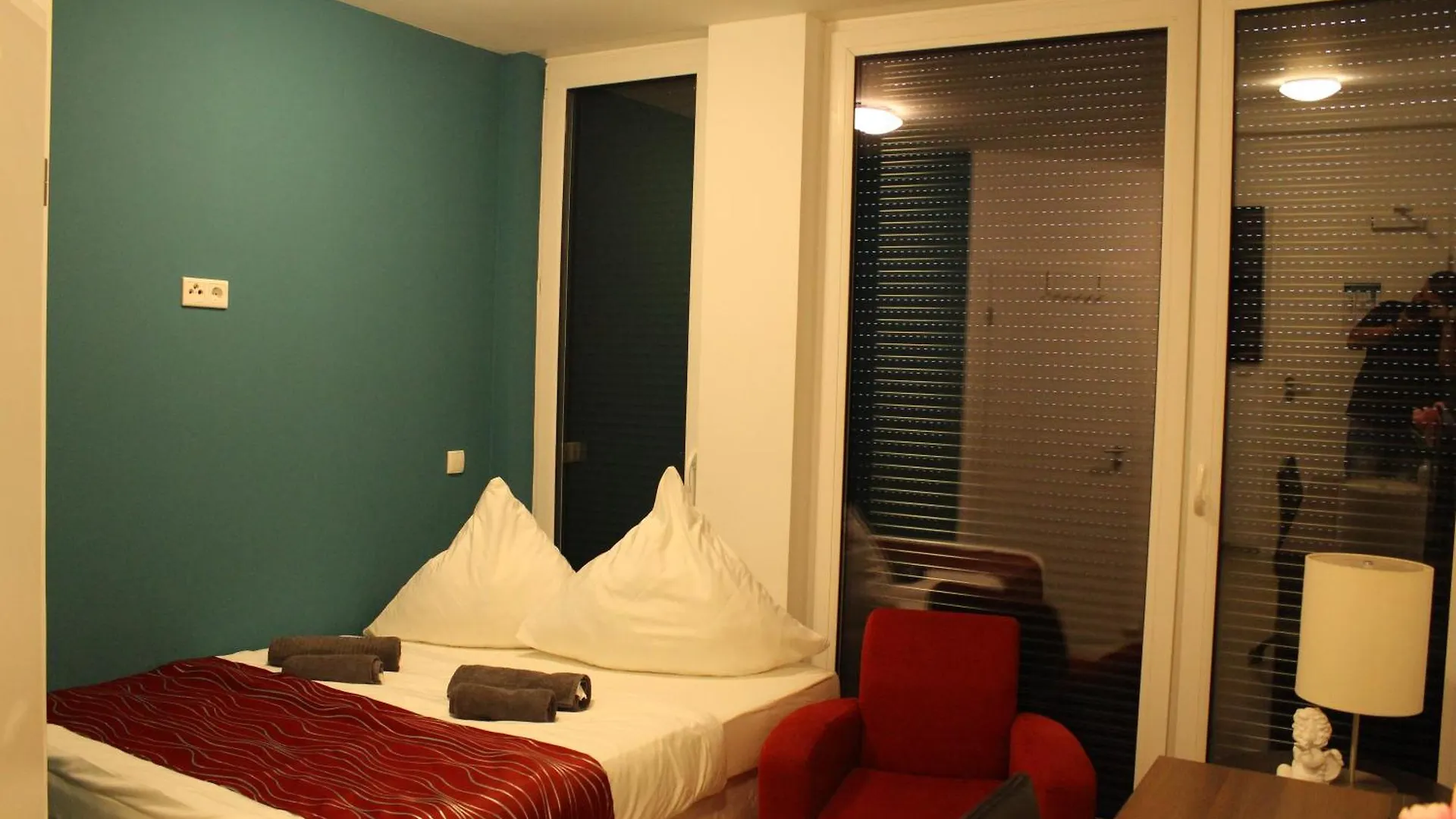 Momomotel - Self Check-In Hotel Am Stadion Kolonia